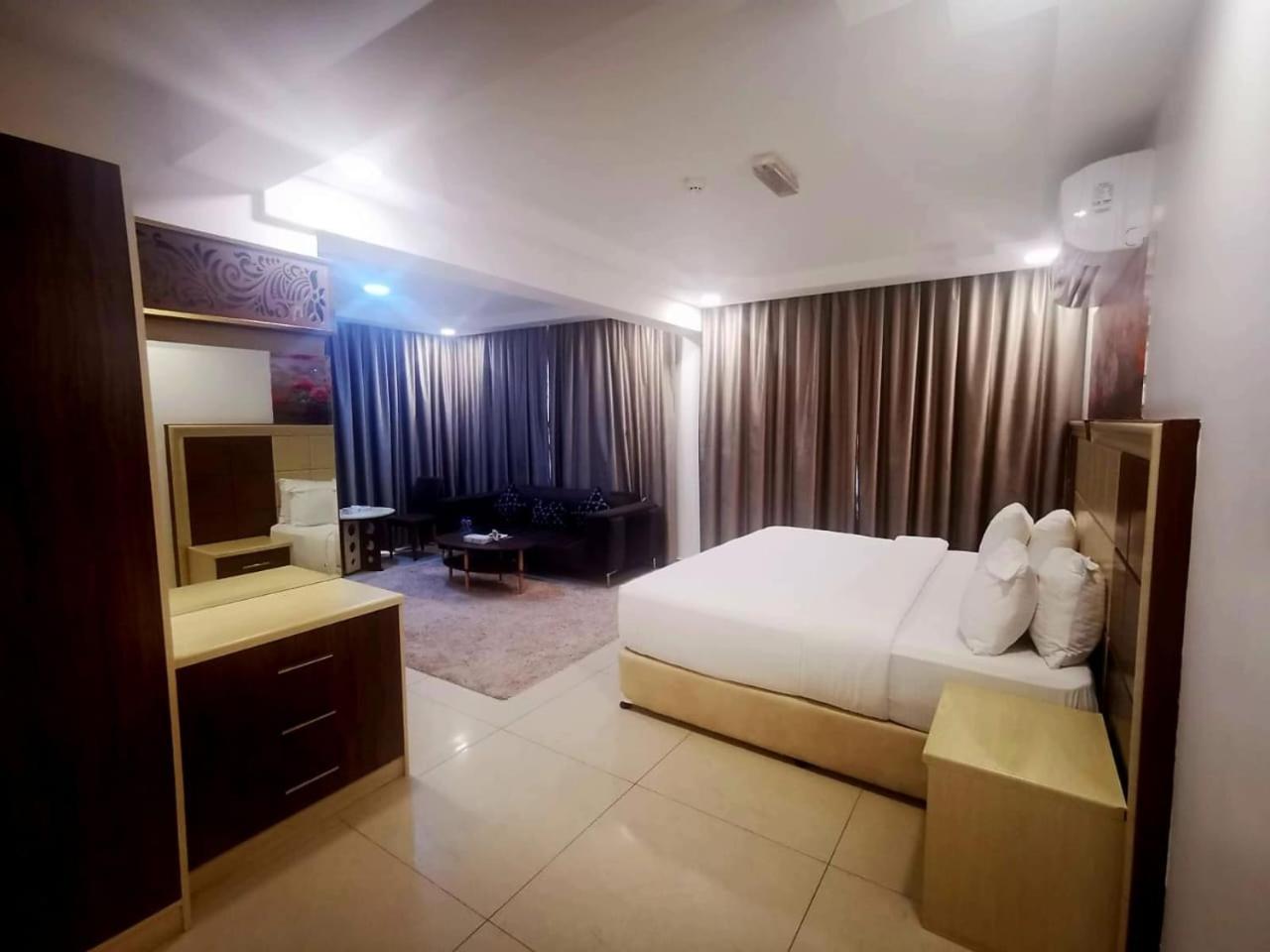 Diamond Star Hotel فندق النجمة الماسية Szíb Kültér fotó
